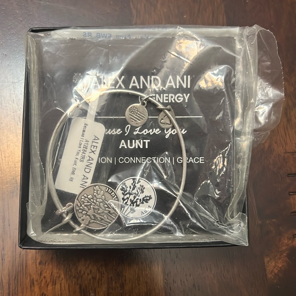 Alex & Ani Aunt Bracelet NWT
